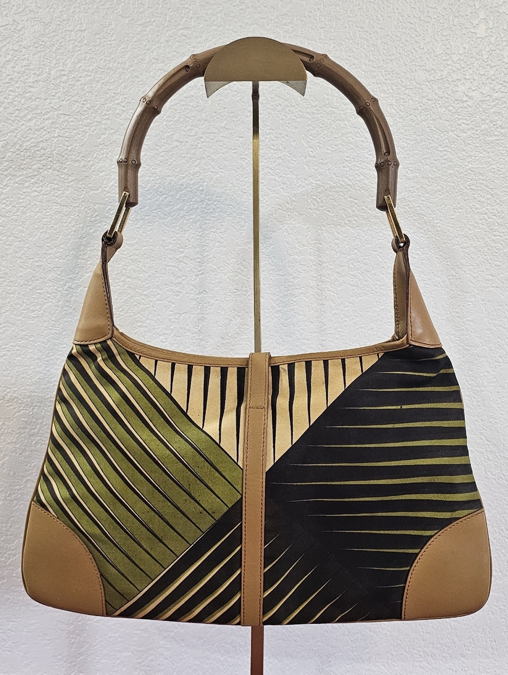 ๐ฃ HOST PICK ๐ฃ Vintage Gucci Satin Bamboo Jackie O Shoulder Bag ๐ฅ RARE ๐ฅ - Picture 3 of 16